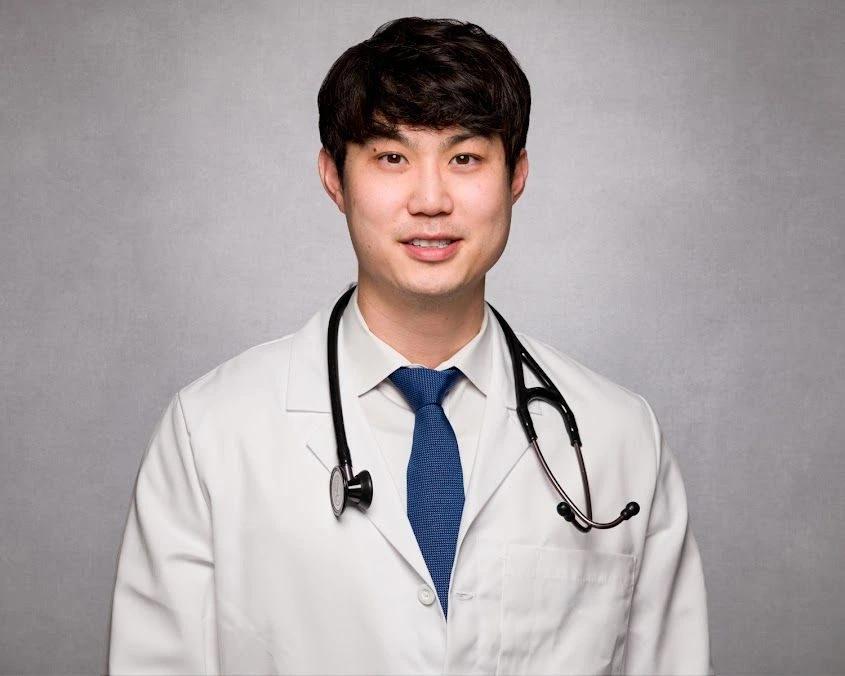 황 안과