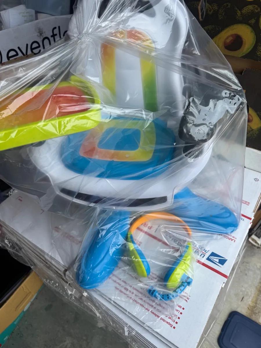 Kids gaming chair with headset